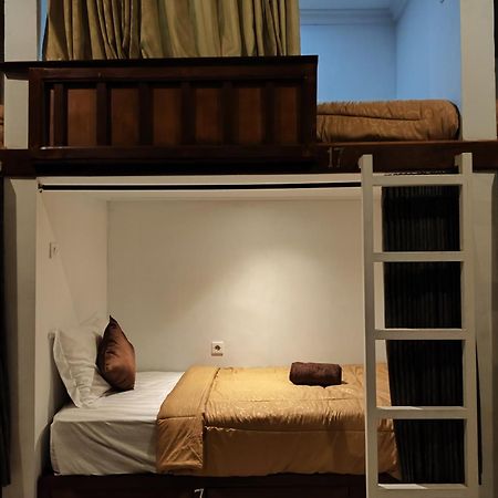 Ega S Hostel Batununggul エクステリア 写真