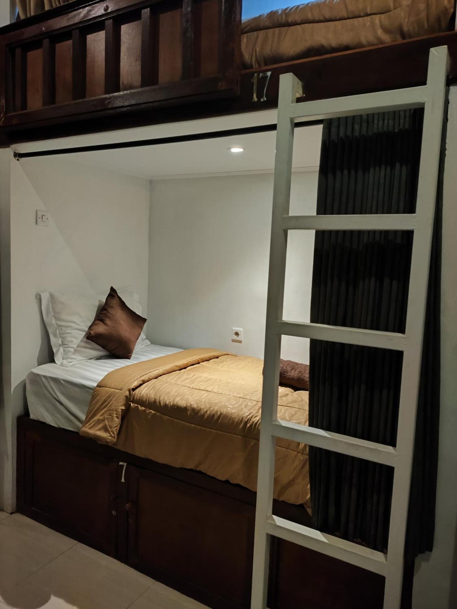 Ega S Hostel Batununggul エクステリア 写真