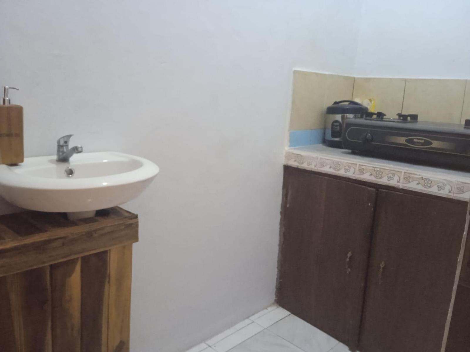 Ega S Hostel Batununggul エクステリア 写真