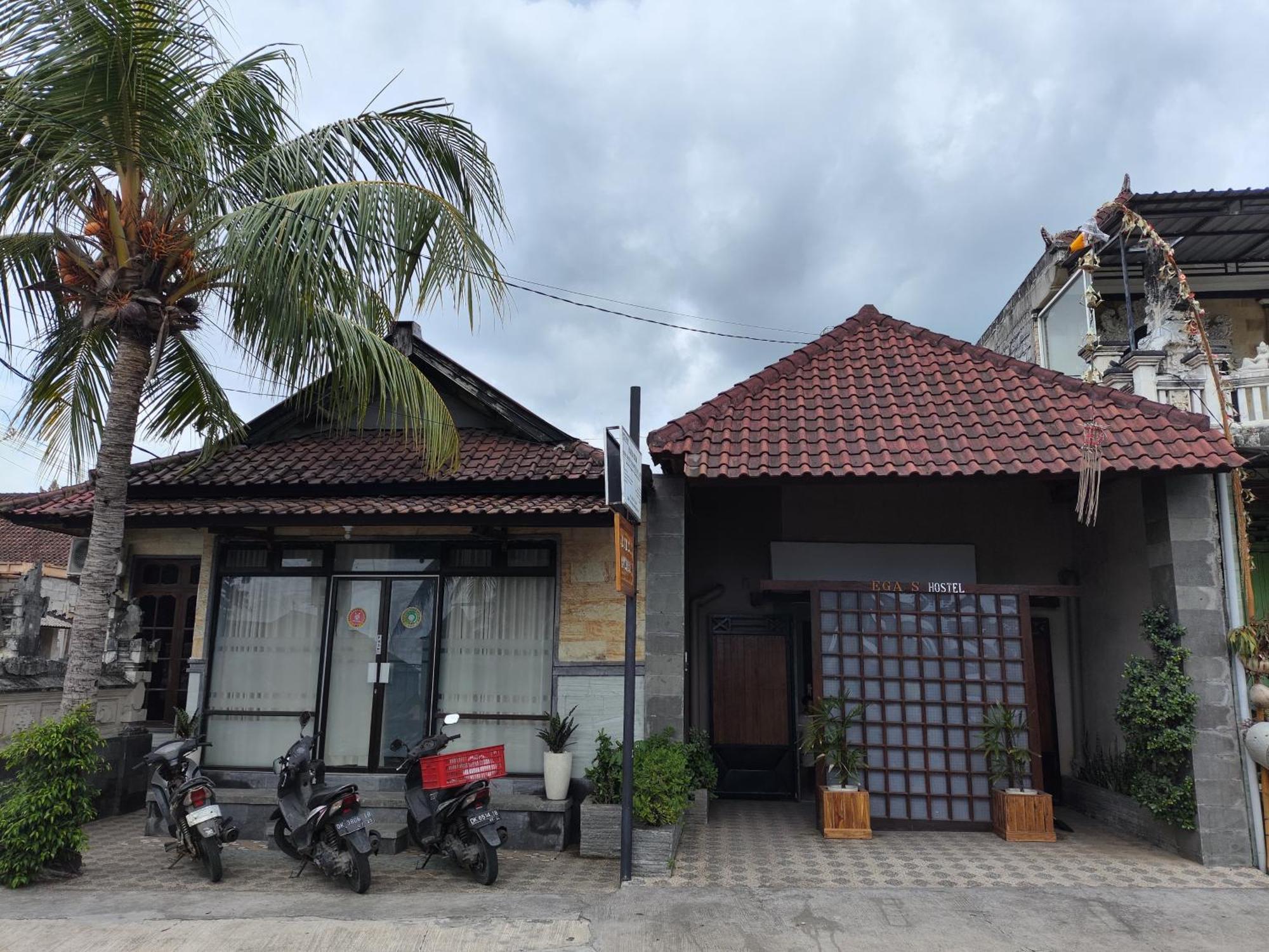 Ega S Hostel Batununggul エクステリア 写真