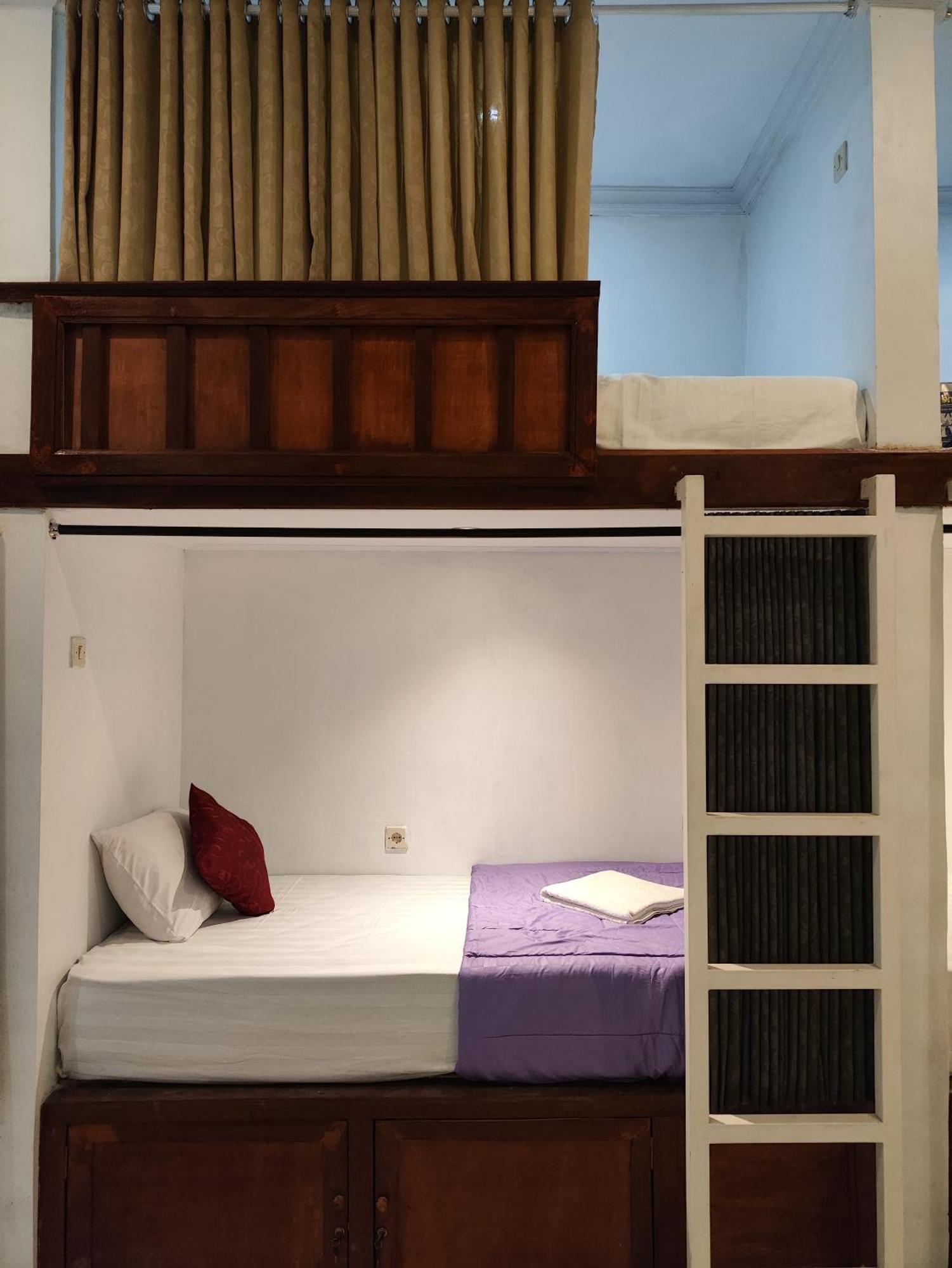 Ega S Hostel Batununggul エクステリア 写真